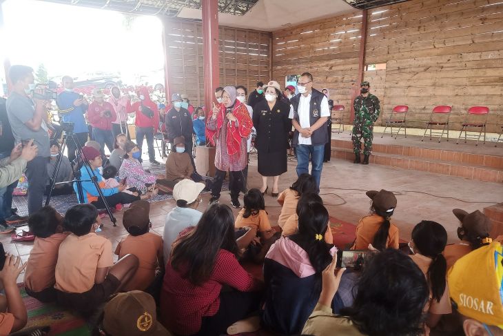Mensos gelorakan semangat wirausaha korban erupsi Sinabung