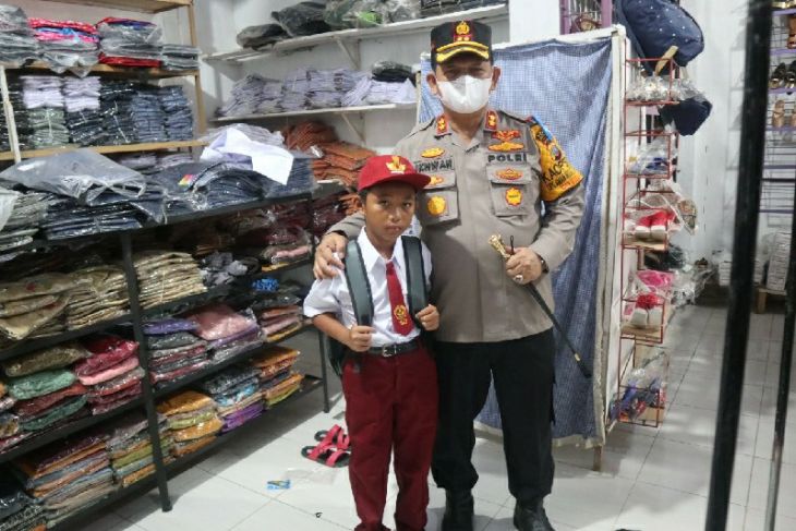 Putus sekolah karena kesulitan biaya, anak pemulung di Batubara ini kembali bersekolah