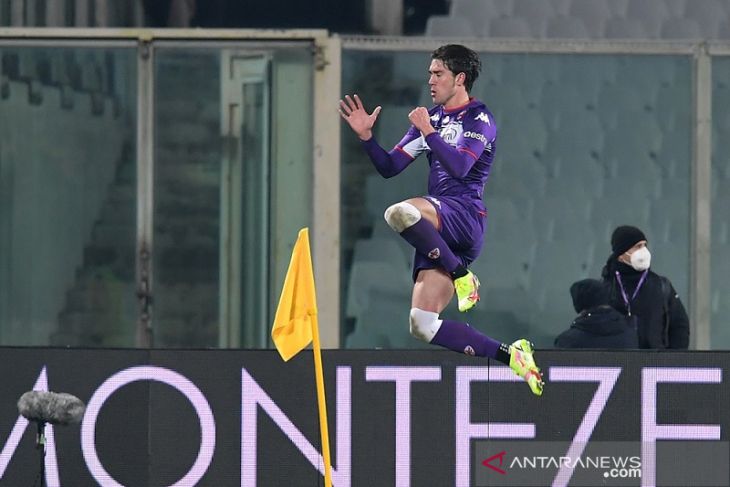 Liga Italia - Dusan Vlahovic pimpin Fiorentina paksa Milan alami kekalahan perdana