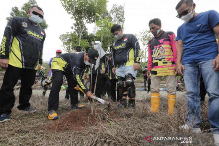 300 riders berpartisipasi pada gerakan revolusi hijau