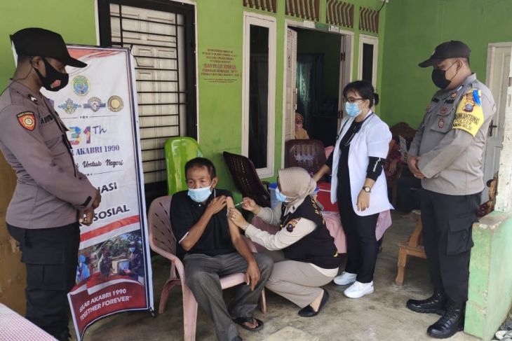 Gelar vaksinasi warga di Tebing Tiinggi dari 31 tahun AKABRI mengabdi