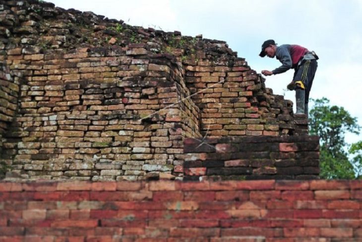 Pemerliharaan struktur percandian Muarajambi