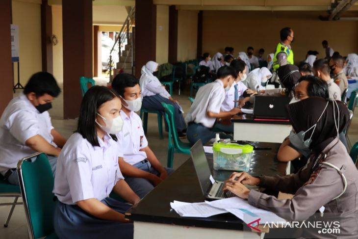 Polres Kapuas Hulu gelar vaksinasi untuk kaum milenial Putussibau