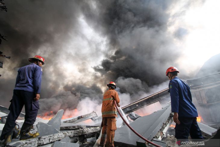 Kebakaran Pabrik Palet Plastik Sidoarjo