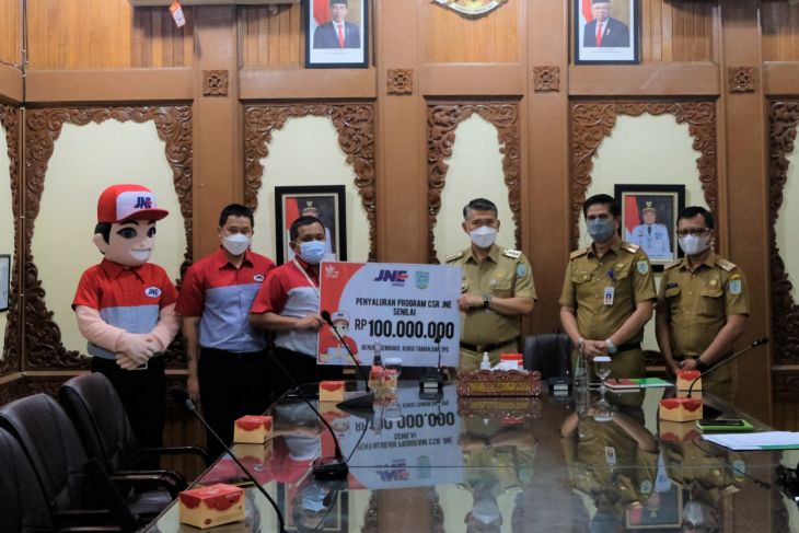 JNE salurkan CSR ke Pemkot dan 3 rumah ibadah di Jambi