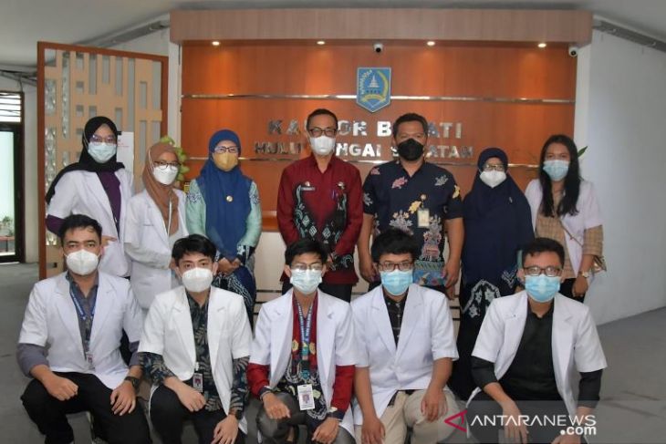Sekda HSS lepas dokter internsip Indonesia selesai masa tugas