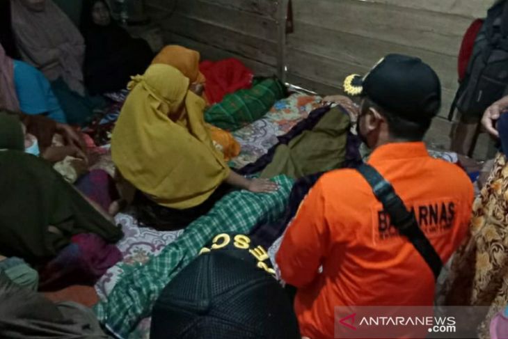 Ibu dan 3 anaknya terseret arus sungai ditemukan meninggal