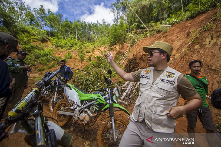 Bupati Hulu Sungai Tengah Tinjau Langsung Ke Desa Terpencil