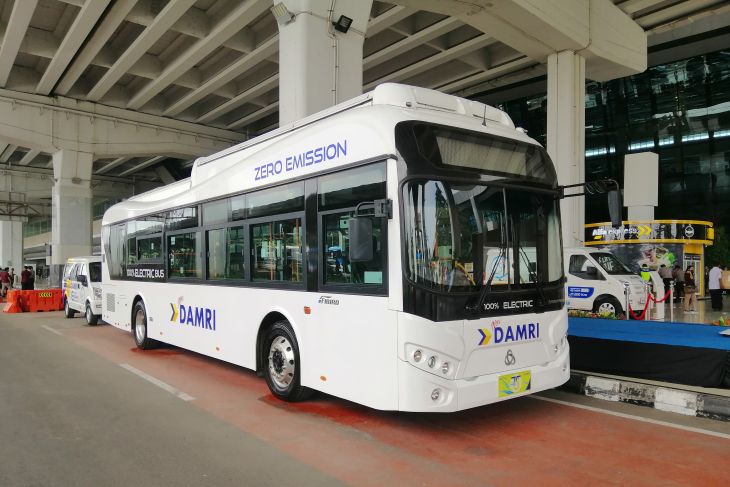 Bus listrik Damri uji coba operasi di Bandara Soetta
