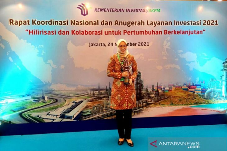 Pemkab Purwakarta terima penghargaan anugerah layanan investasi 2021