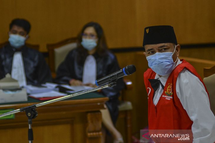 Sidang perdana M Kece ditunda 