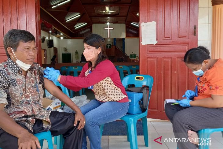 Kejar capaian vaksinasi di Tapteng petugas jemput bola turun ke rumah ibadah dan pasar