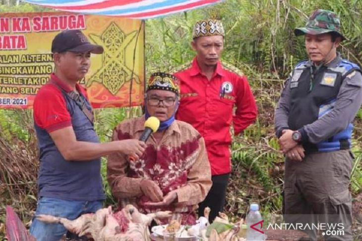 Jajaran Pemkot Singkawang gelar ritual adat pembukaan jalan Bandara