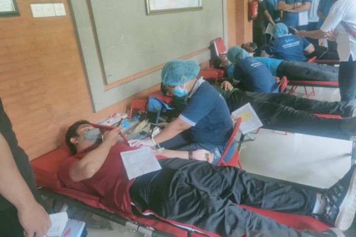 Ratusan ASN Denpasar ikuti aksi donor darah HUT Korpri