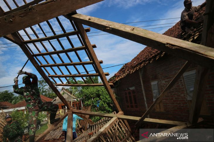 Dampak Angin Puting Beliung di Jombang