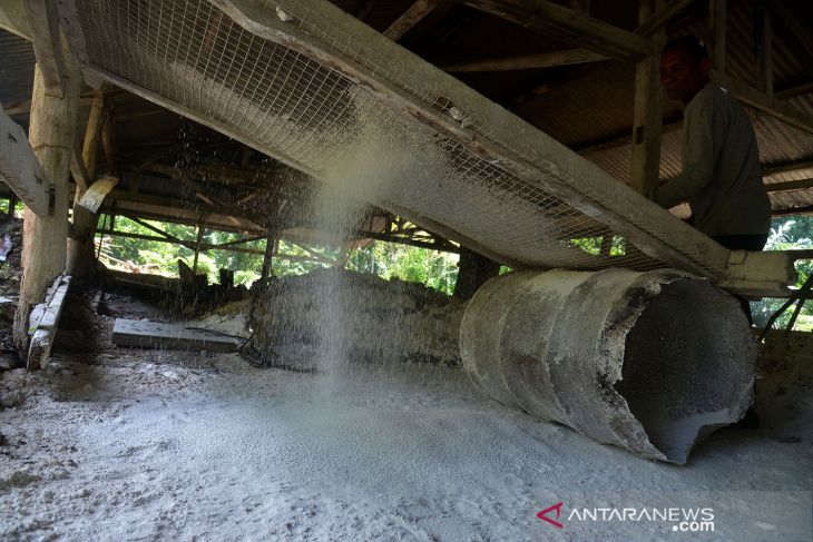 Industri batu kapur tradisional di Aceh