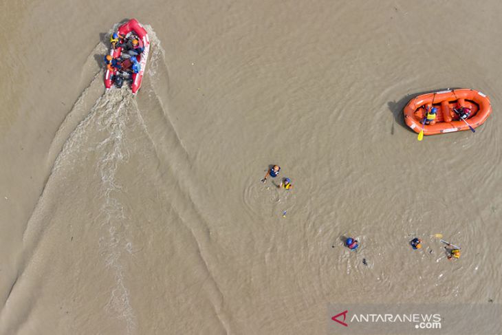 Pelatihan SAR Water Rescue di Karawang