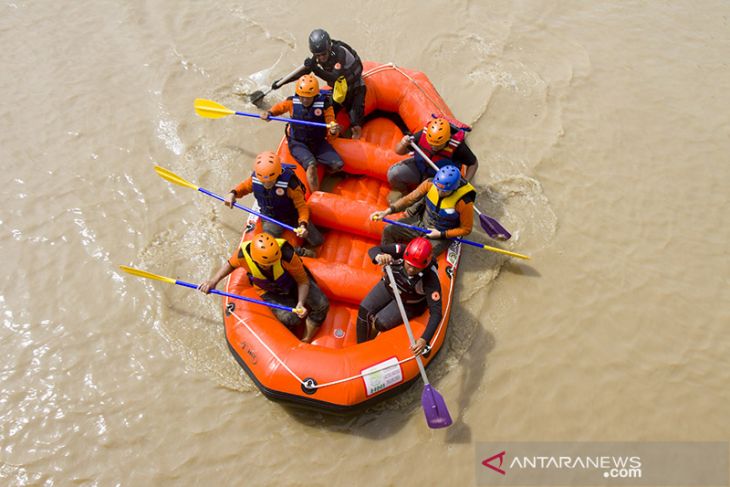 Pelatihan SAR Water Rescue di Karawang