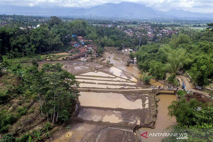 Banjir bandang sungai Citameng di Garut 