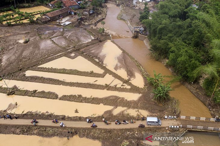 Banjir bandang sungai Citameng di Garut 