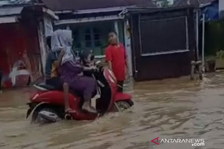 Banjir mulai genangi  beberapa wilayah di Kandangan dan sekitarnya