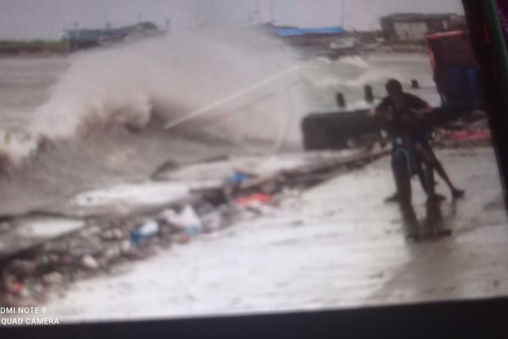 BPBD Banten imbau nelayan waspada gelombang tinggi disertai angin kencang