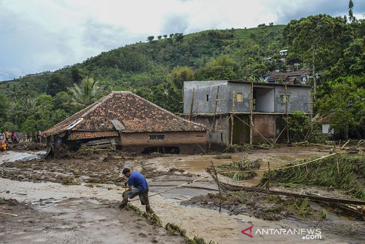 Lahan pertanian rusak diterjang banjir bandang Garut 