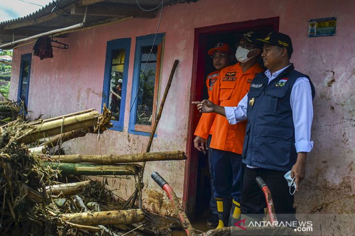 Wagub Jawa Barat tinjau lokasi terdampak banjir bandang di Garut