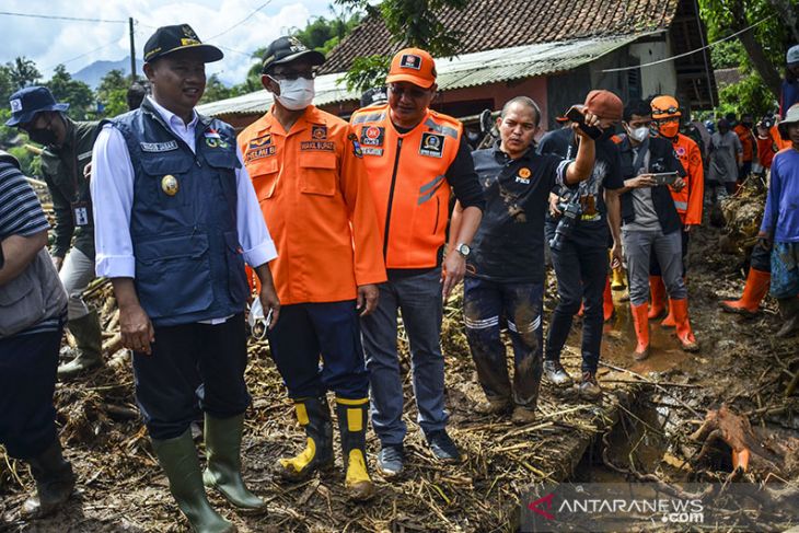 Wagub Jawa Barat tinjau lokasi terdampak banjir bandang di Garut