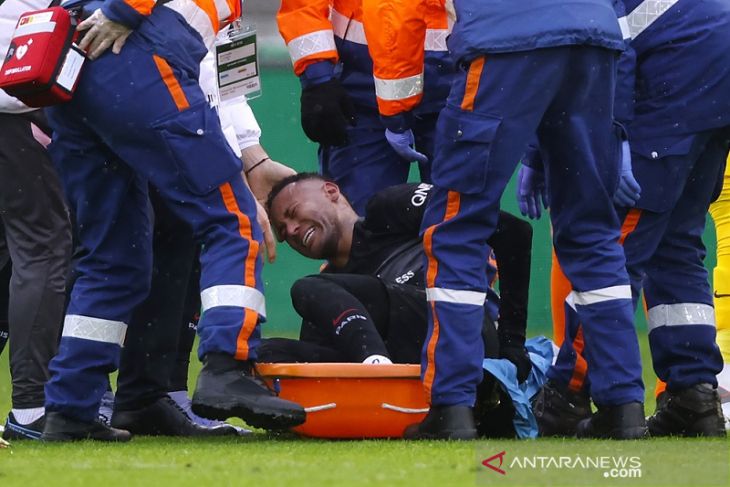 PSG tundukkan Saint-Etienne, Neymar jadi tumbal cedera
