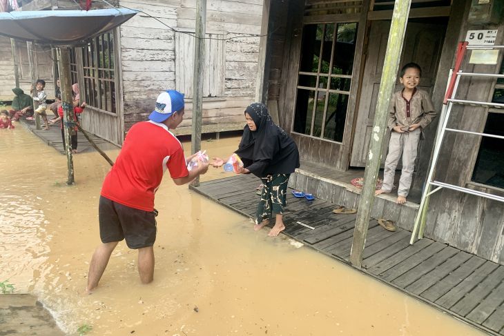 Relawan Desa Mantimin salurkan logistik kepada korban banjir