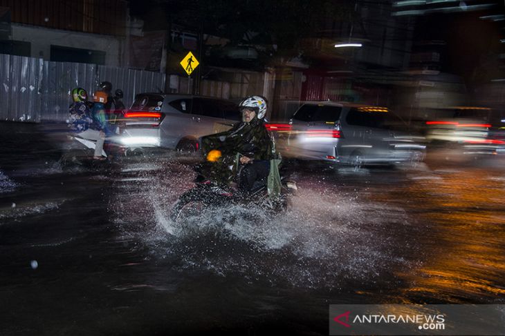 Drainase buruk di kawasan Kopo Bandung 