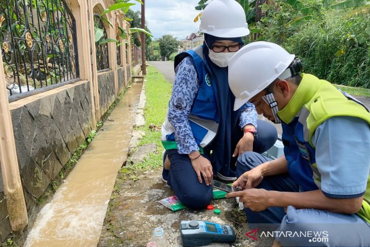 Perumda Tirta Kahuripan Bogor bersihkan jaringan pipa jelang cuaca buruk