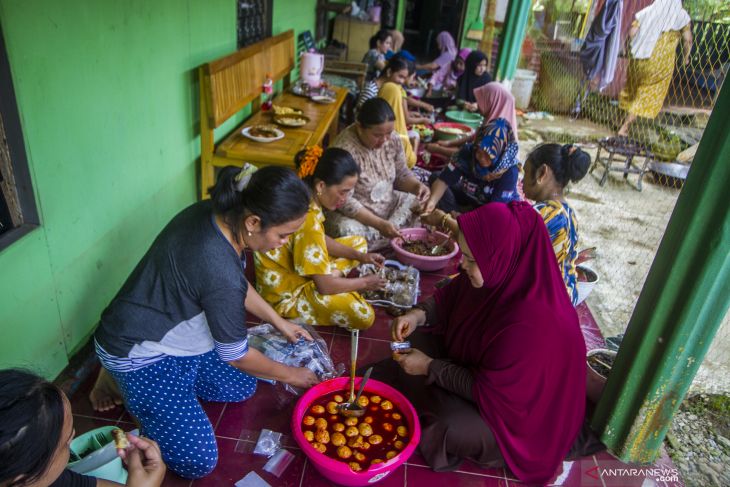 Bantuan Makanan Untuk Korban Banjir