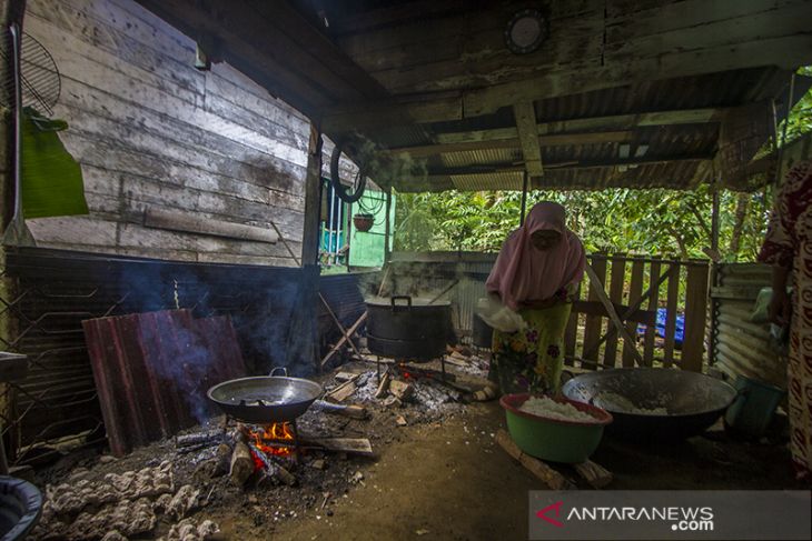 Bantuan Makanan Untuk Korban Banjir