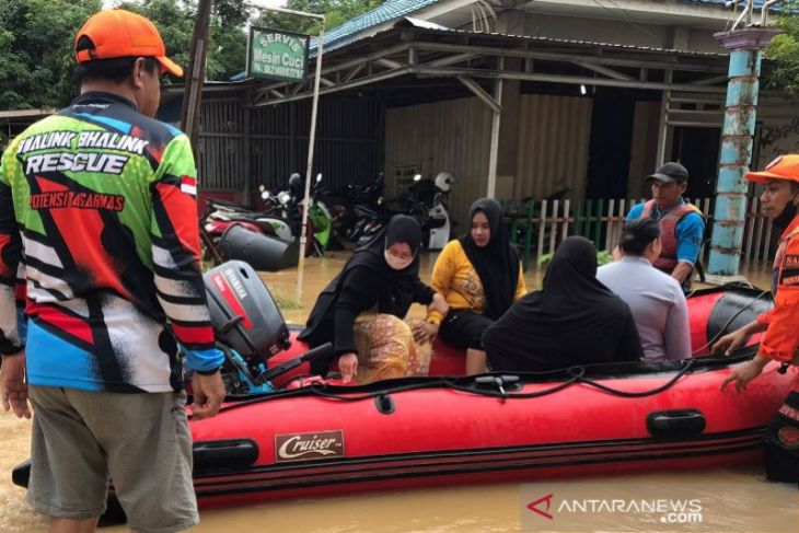 Bhalink-bhalink Rescue HSS bantu evakuasi warga terdampak banjir
