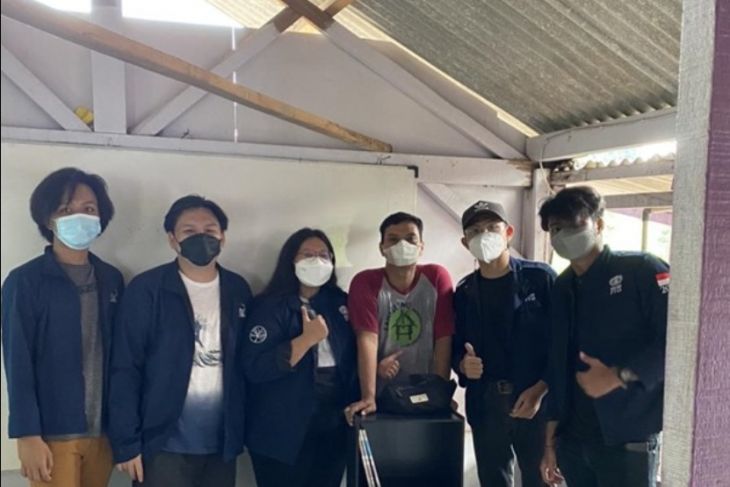 Mahasiswa FTUI mengajar anak-anak putus sekolah selama pandemi COVID-19