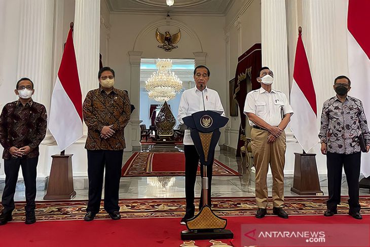 Presiden Jokowi tegaskan Undang-udang Cipta Kerja tetap berlaku