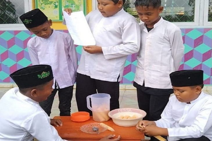Meningkatkan minat belajar siswa dengan metode ilmiah hipotesis dan eksperimen