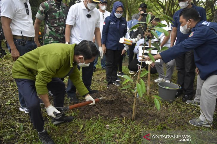 Bupati Gorontalo ajak warga tanam pohon untuk jaga kelestarian lingkungan