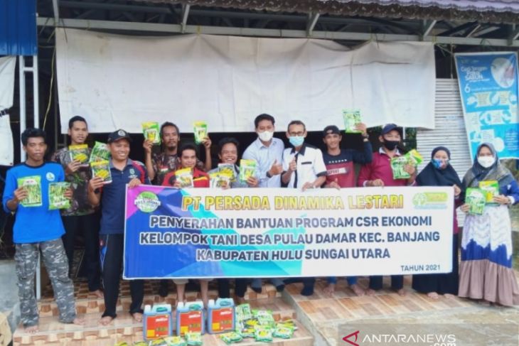 CSR ekonomi PT PDL bantu Poktan Pulau Damar Banjang HSU