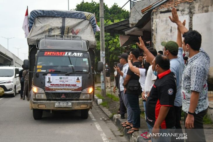 Warga Karo kirim satu truk berisi jeruk untuk Presiden Jokowi