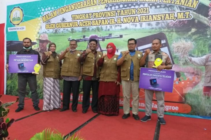 Petani Abdya terima penghargaan dari Pemerintah Aceh