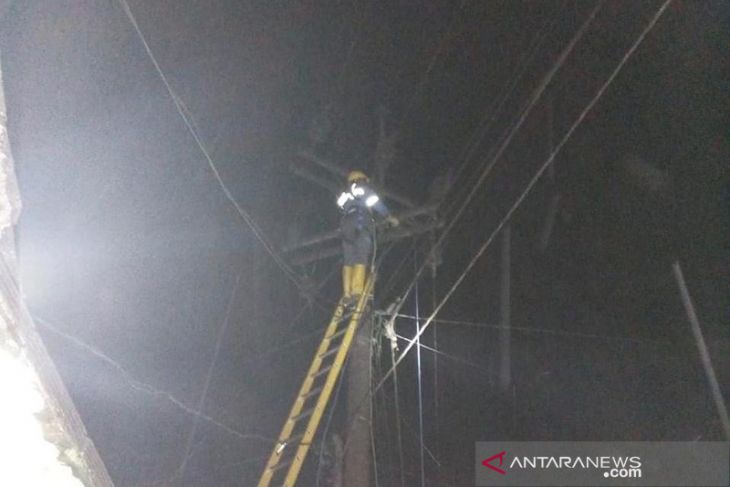 PLN to fix 69 electricity substations broken by Mount Semeru eruption