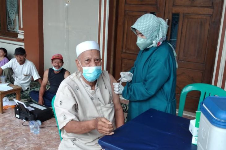 Warga TMI 1 Kota Serang antusias ikuti vaksinasi