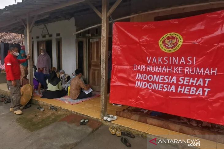 BIN Banten vaksinasi warga door to door di Kabupaten Serang