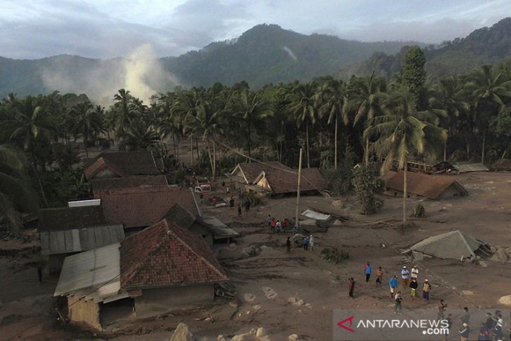 Erupsi Gunung Semeru 13 orang meninggal dunia