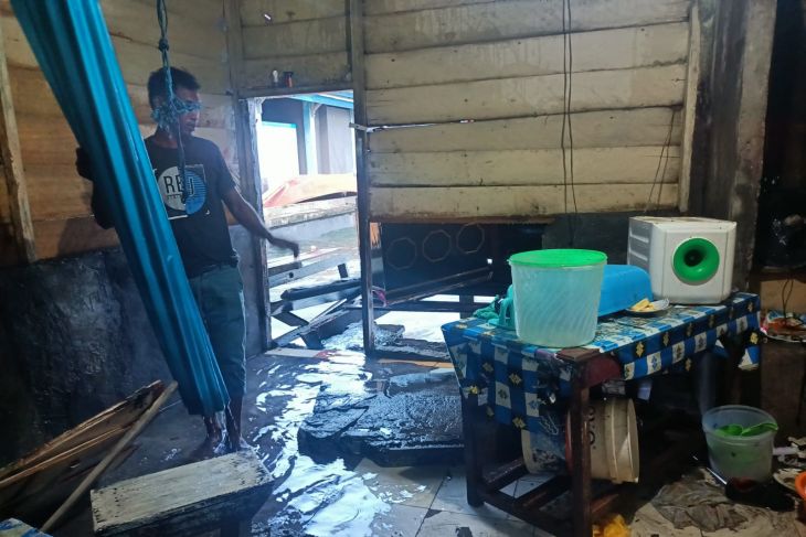 Gelombang tinggi di perairan Malut capai 4 meter patuhi peringatan dini