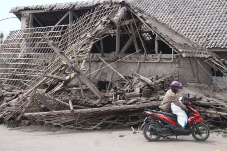 Dampak erupsi gunung Semeru