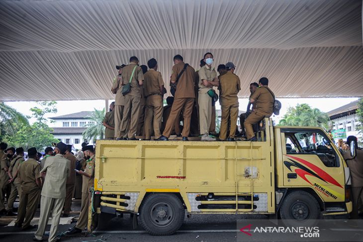 Aksi perangkat desa Jawa Barat 